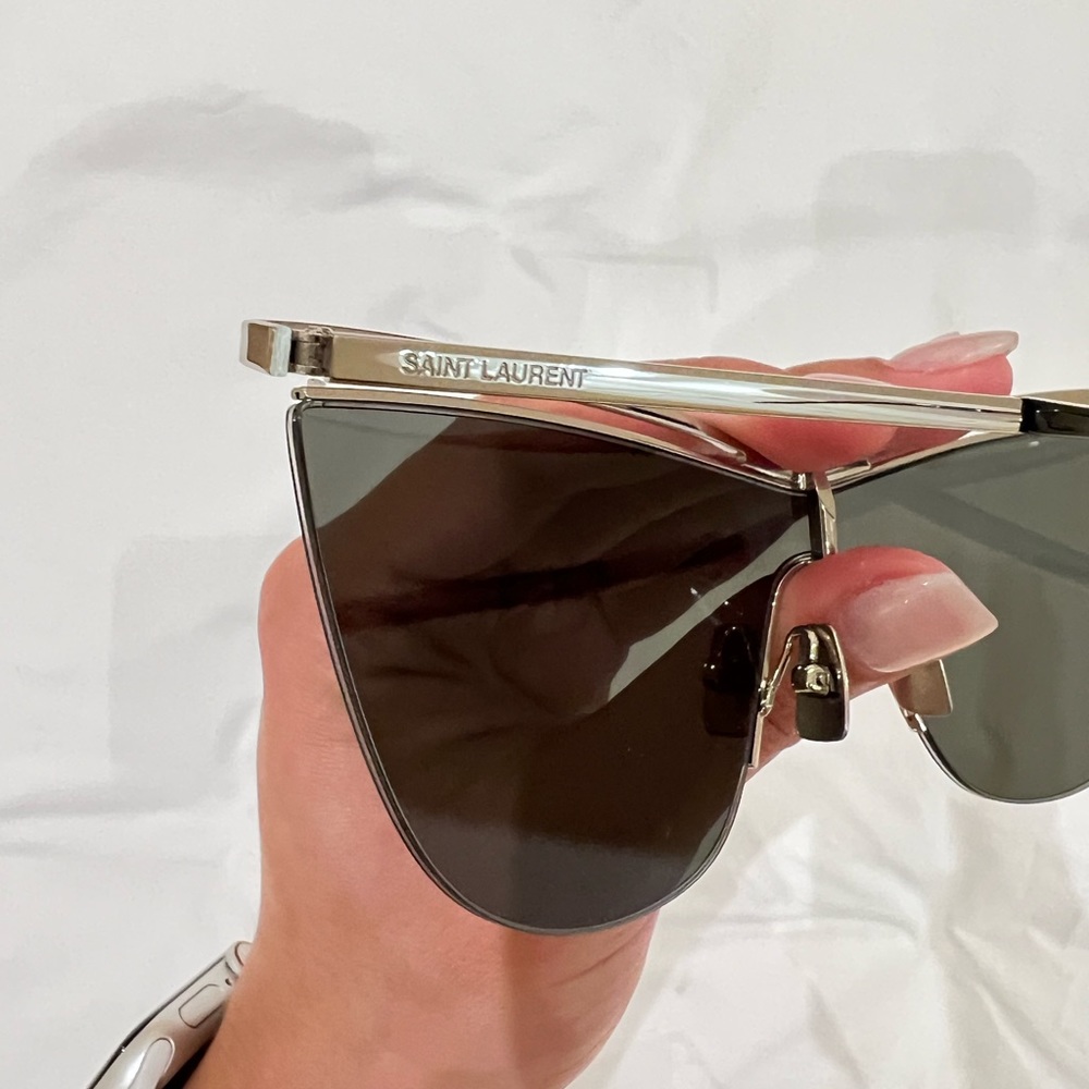 Saint Laurent Woman Sunglasses - Picture 10 of 16